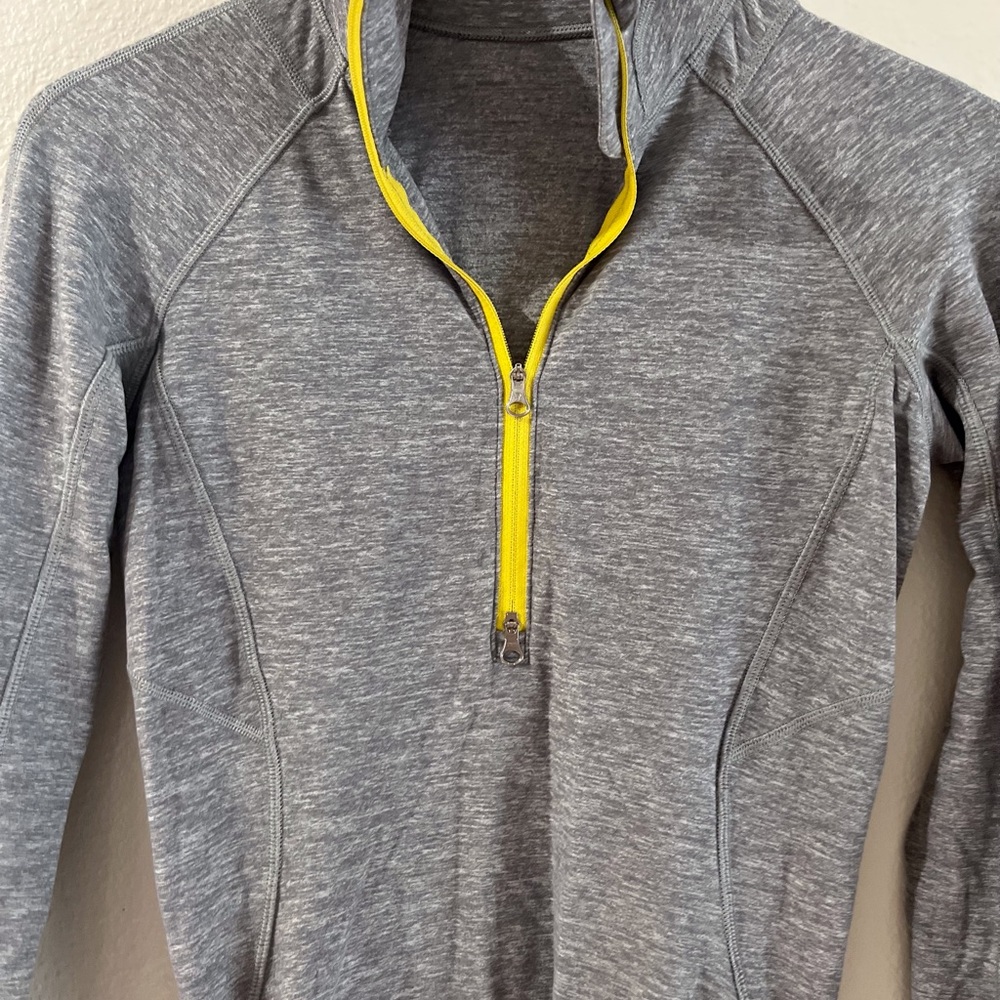 🍋Lululemon Light weight Race Your Pace top